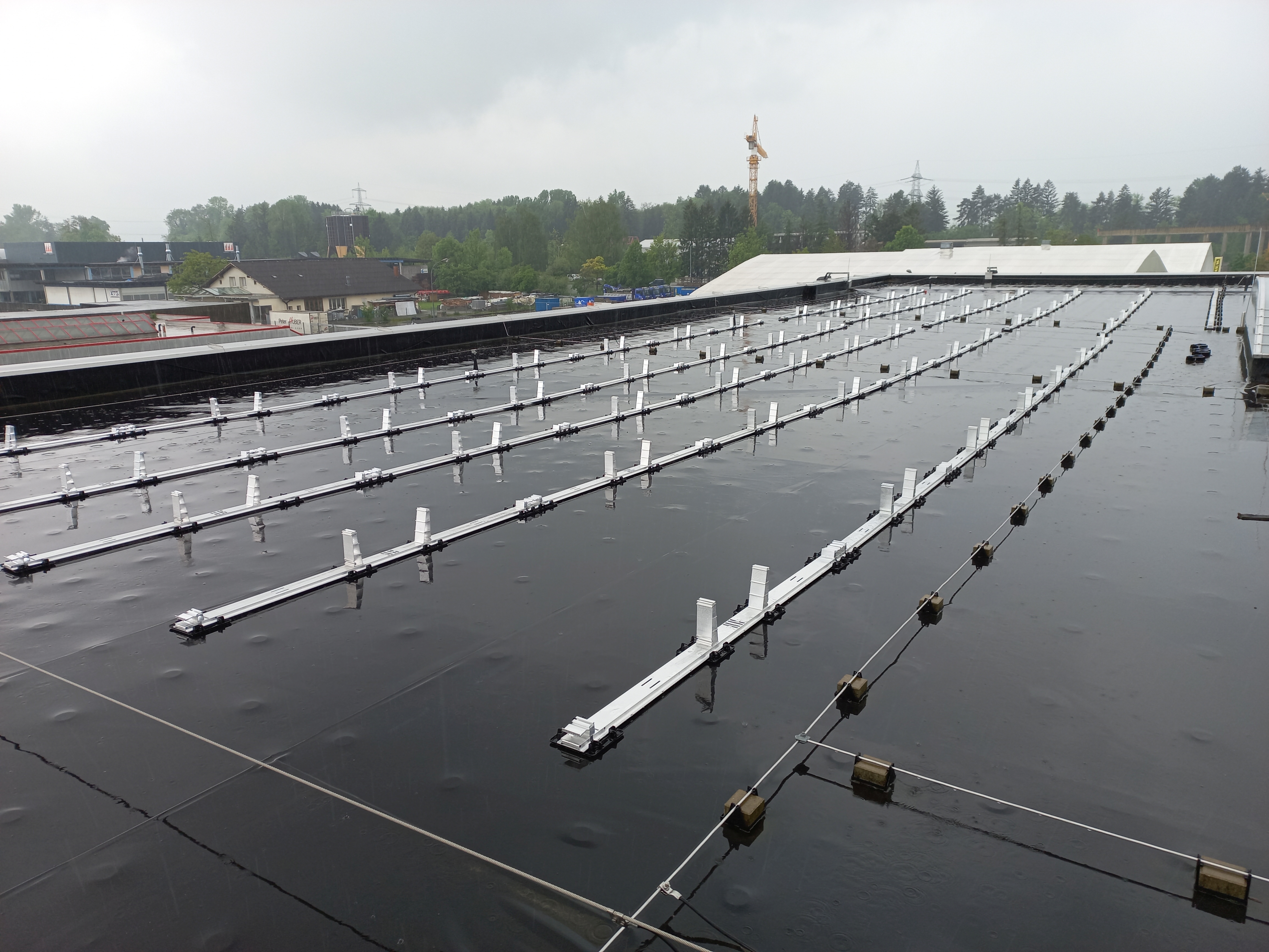 공장 옥상 200kW — 한전 계약전력 줄이기